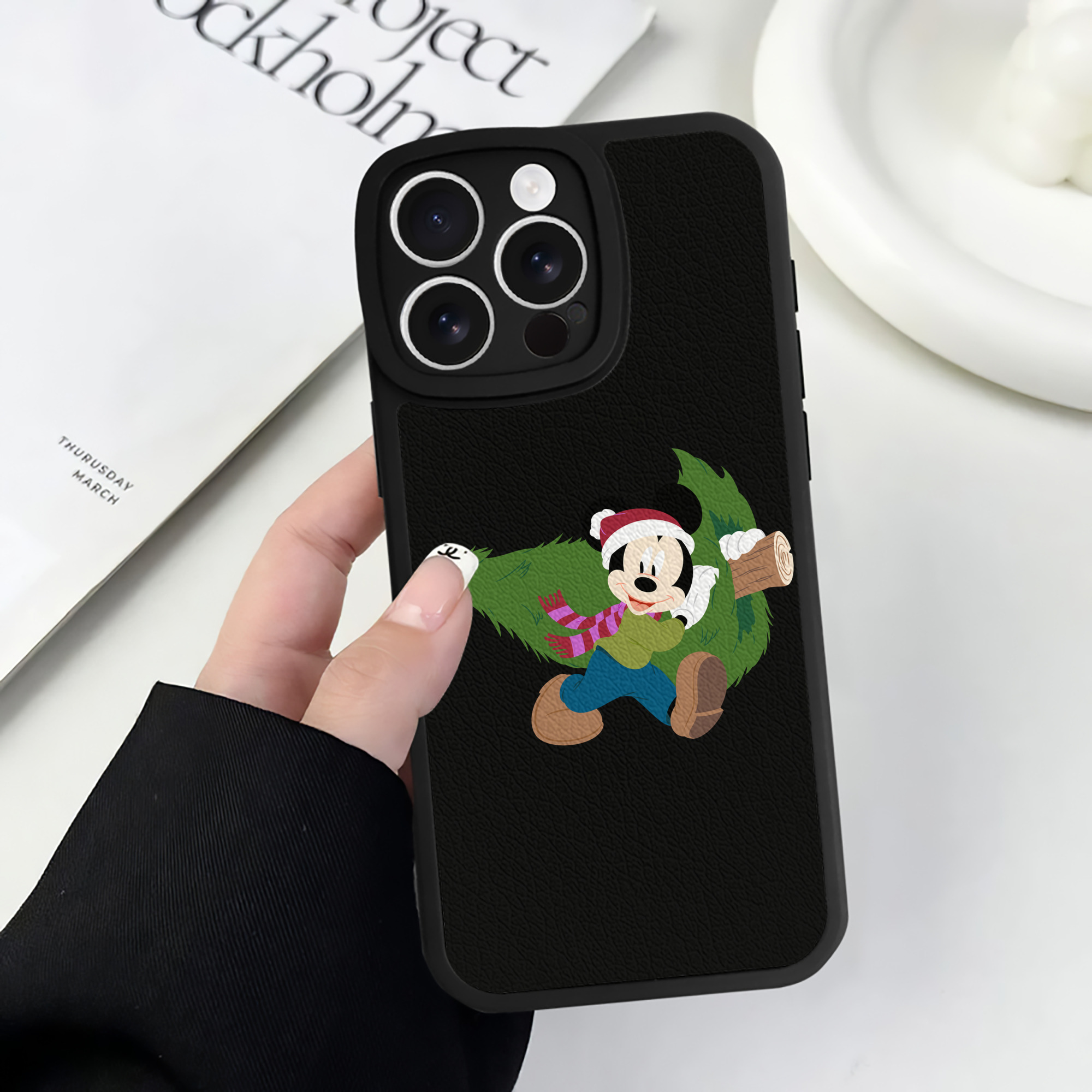 （画像用） ミッキーマウス Mickey Mouse 【iPhone 16シリーズ対応】シリコンスマホケース（レザー調） 材質：シリコン